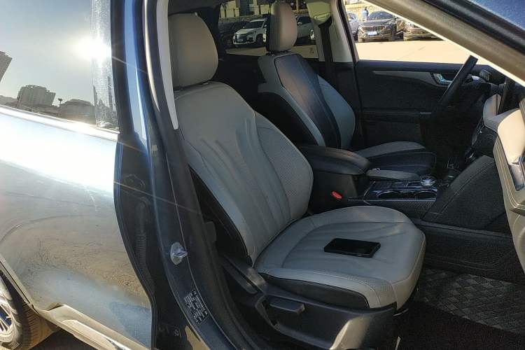 Used Ford Escape 2020 EcoBoost 245 Two-Wheel-Drive Titanium Edition
