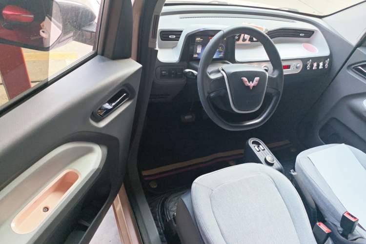 Used Wuling Hongguang MINIEV 2021 Macaron Fashion Model Lithium Iron Phosphate