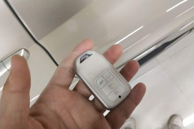 Used Honda UR-V 2017 240TURBO Two-Wheel Drive Luxury Edition China V
