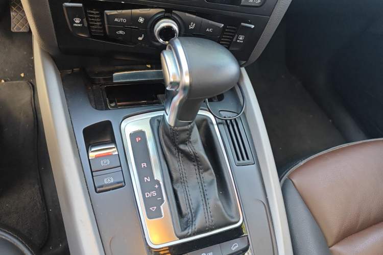 Used Audi Q5 2018 Collector's Edition 40 TFSI Ambition Model
