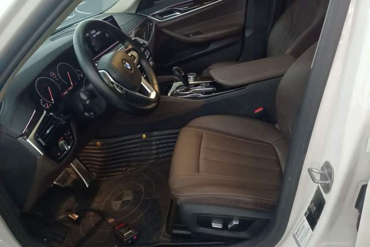 Used BMW 5 Series 2019 Facelifted 525Li Luxury Package
