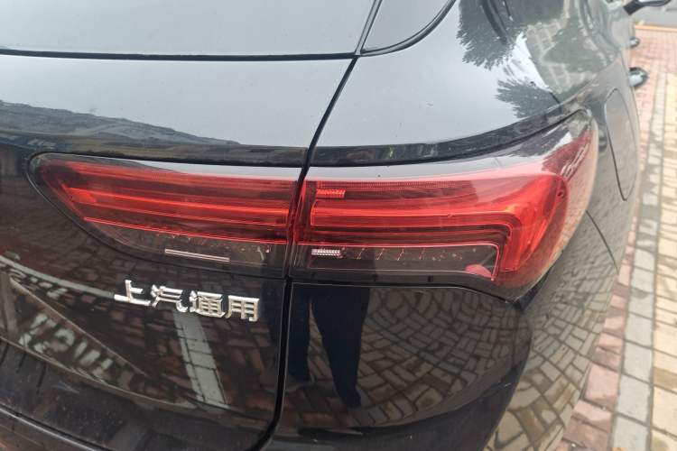 Used Buick Envision 2022 Encore S 552T Two-Wheel-Drive Luxury Model
