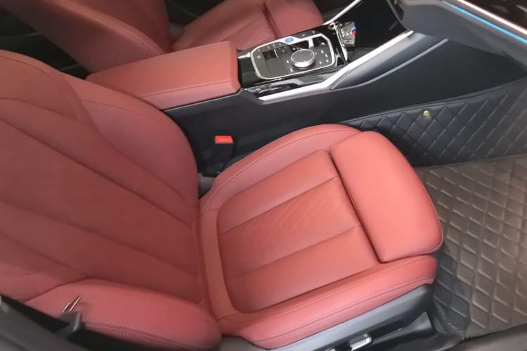 Used BMW i3 2024 eDrive 35 L
