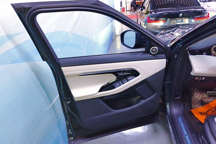 Used Land Rover Range Rover Evoque 2021 Range Rover Velar L 249PS R-Dynamic First Edition
