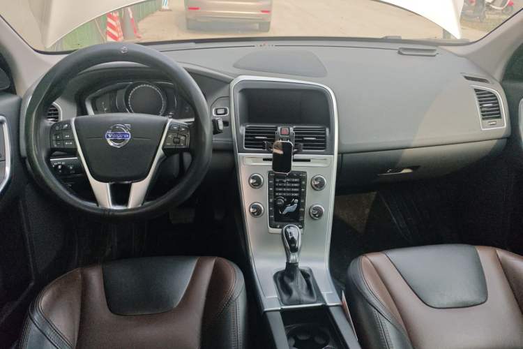 Used Volvo XC60 2017 T5 AWD Smart Upgrade Edition
