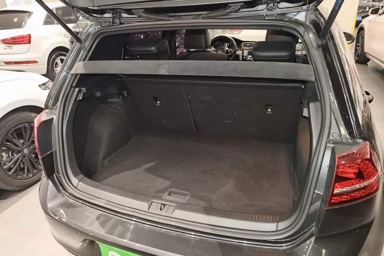 Used Volkswagen Golf 2016 1.4TSI Automatic R-Line
