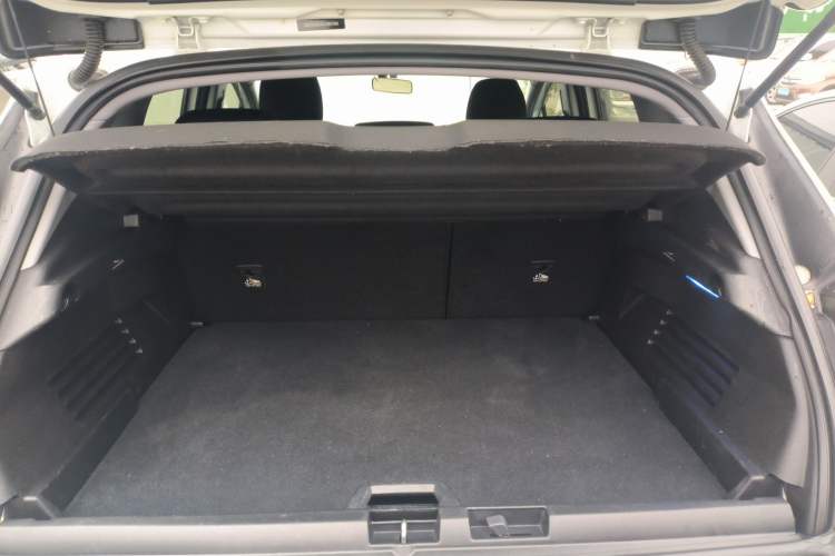 Used Peugeot 3008 2015 2.0L Automatic Classic Edition
