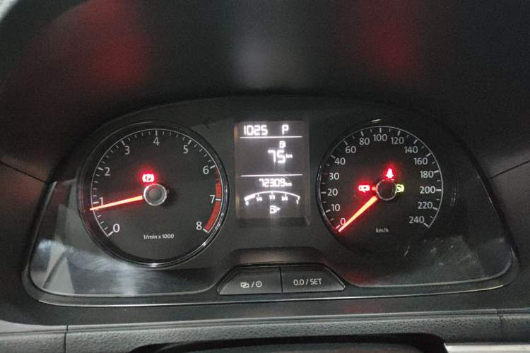 Used Volkswagen Gran Lavida 2013 1.6L Automatic Fashion Model
