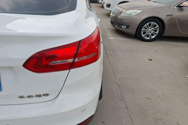 Used Ford Focus 2015 Sedan 1.6L Automatic Trend Model
