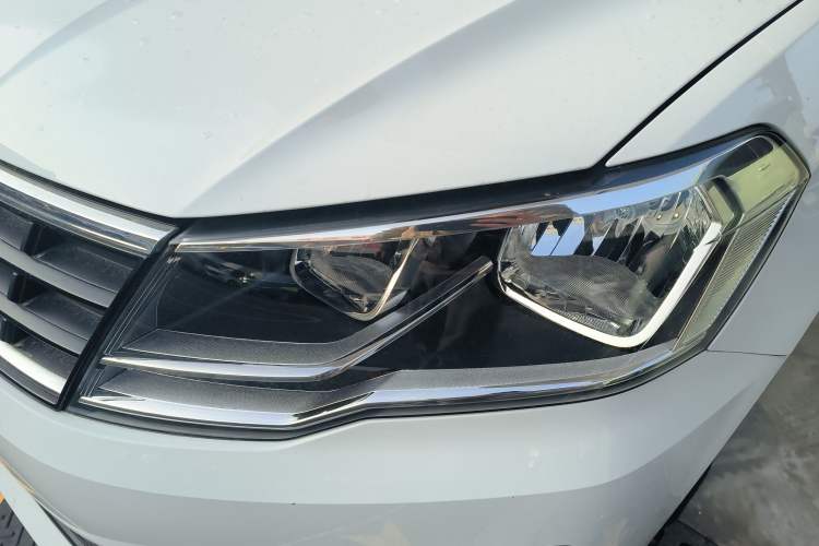 Used Volkswagen Jetta 2017 1.5L Manual Fashion Edition
