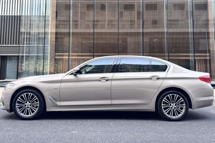 Used BMW 5 Series 2018 Facelifted 530Li Luxury Edition Premium Package
