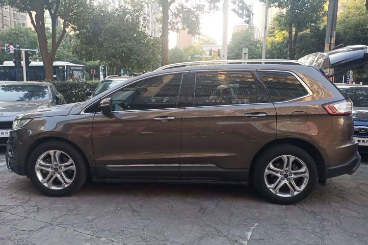 Used Ford Edge 2016 EcoBoost 245 Two-Wheel-Drive Titanium 7-Seater
