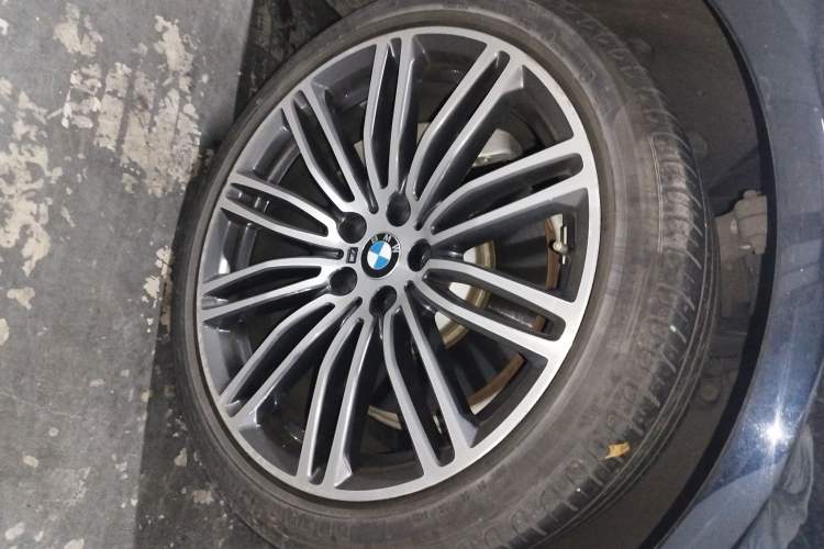 Used BMW 5 Series 2018 Restyled 530Li Leading Edition M Sport Package
