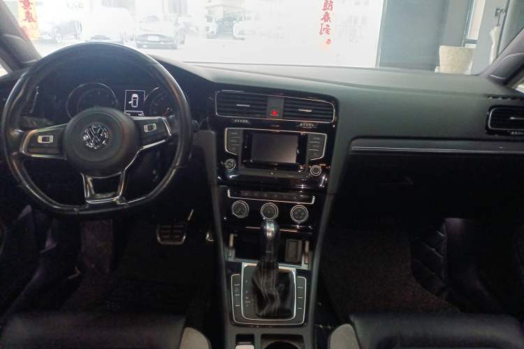 Used Volkswagen Golf 2016 1.4TSI Automatic R-Line
