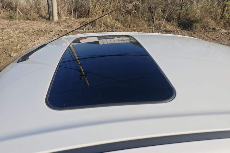 Used Chevrolet Sail 2015 Sail 3 1.5L AMT Happiness Sunroof Edition
