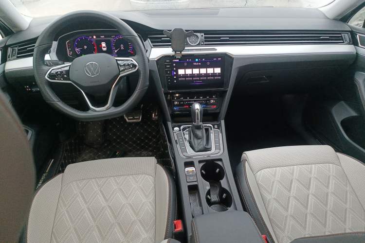 Used Volkswagen Magotan 2024 2 Million Units Zhongxiang Version 330TSI DSG Luxury Edition