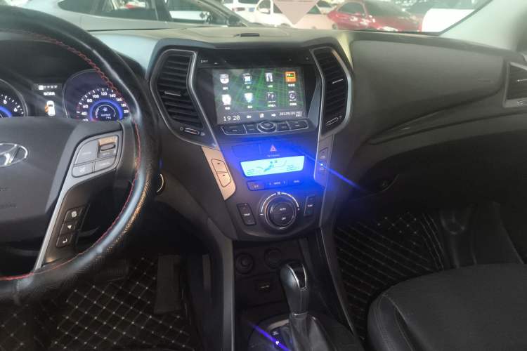 Used Hyundai Santa Fe 2013 2.4L Automatic Two-Wheel Drive Smart Version
