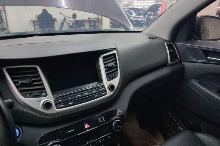 Used Hyundai Tucson 2015 1.6T Dual-Clutch Two-Wheel-Drive Smart Model