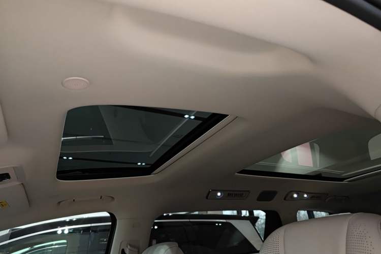 Used Denza D9 2025 DM-i Intelligent Drive 1020 Four-Wheel Drive Flagship Model