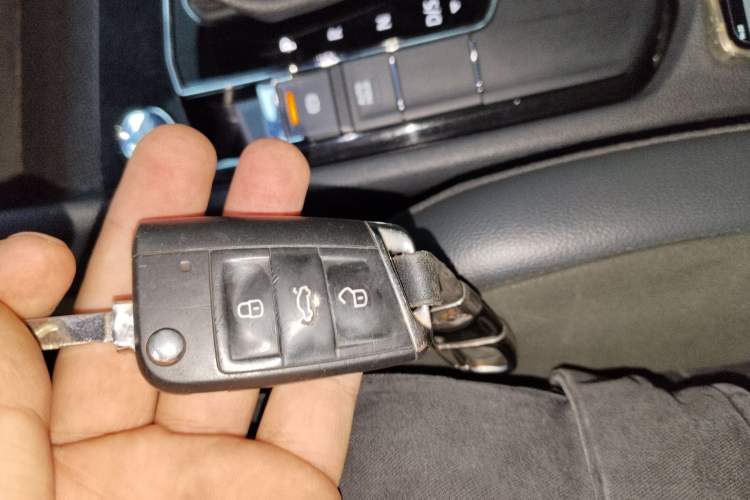 Used Volkswagen Tiguan L 2019 Updated Version 330TSI Automatic Two-Wheel Drive Panoramic Comfort Edition China VI Standard
