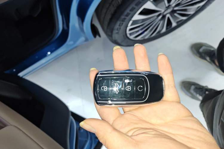 Used Chery Tiggo 8 PLUS C-DM 2025 1.5T 116 km Prestige Version 5 Seats