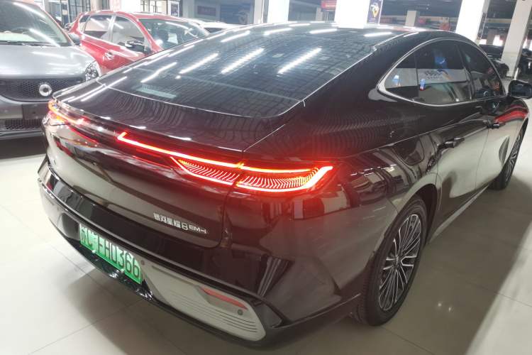 Used  Galaxy 8 2025 130km EM-i Deluxe Edition