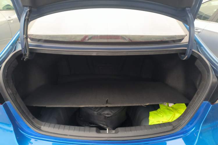 Used Hyundai Elantra 2016 1.6L Manual ZhiXuan · Dynamic Model
