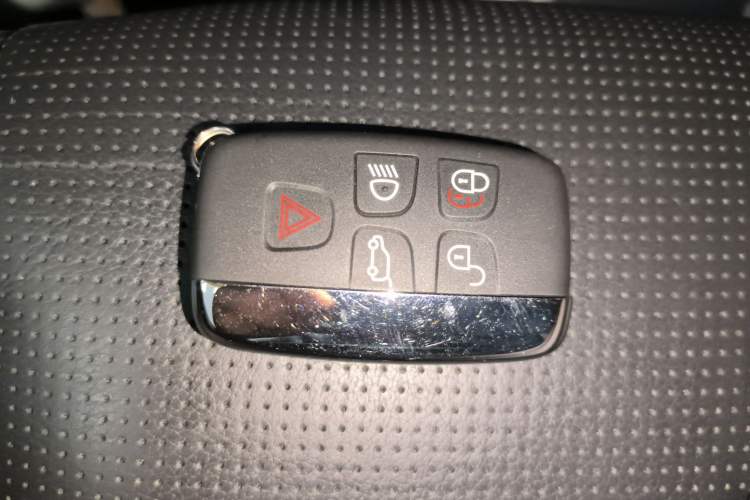 Used Land Rover Discovery Sport 2017 2.0T SE
