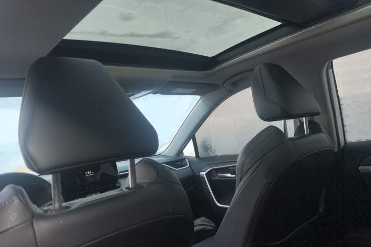 Used Toyota Wildlander 2023 Dual-Motor 2.5L E-CVT Two-Wheel Drive Luxury PLUS Edition
