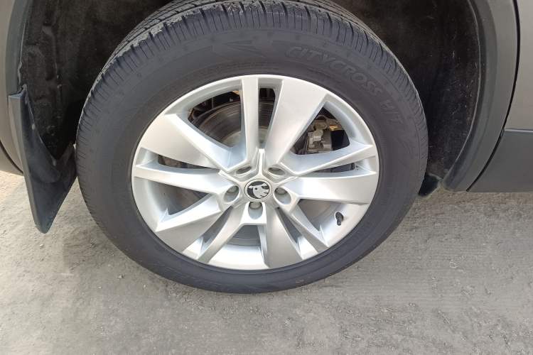 Used Skoda Kodiaq 2019 Facelifted TSI330 7-Seater Two-Wheel-Drive Luxury Enjoyment Edition China VI Standard
