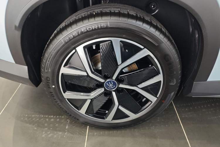 Used BYD Song L DM-i 2025 Intelligent Driving Version 160 km Beyond-Range Type
