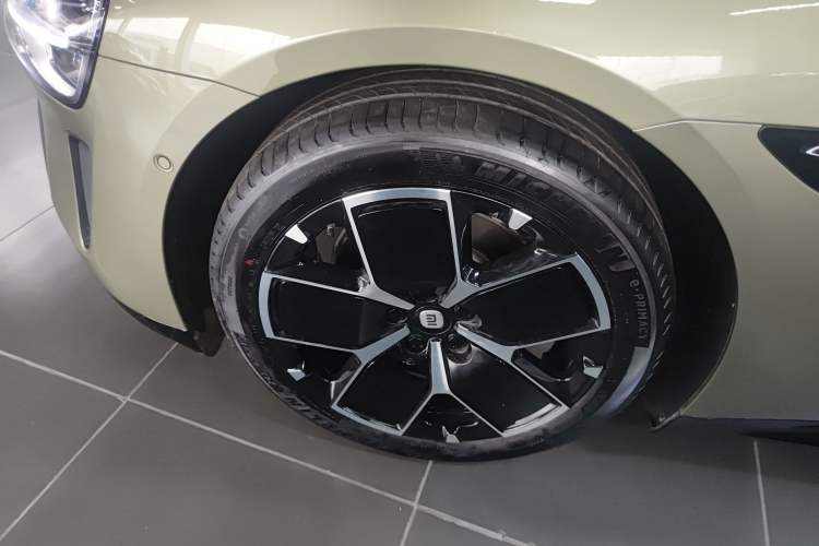 Used  SU7 2024 Rear-Drive Long-Range Intelligent Driving Version
