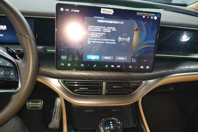 Used Denza D9 2025 DM-i Intelligent Drive 1020 Four-Wheel Drive Prestige Model
