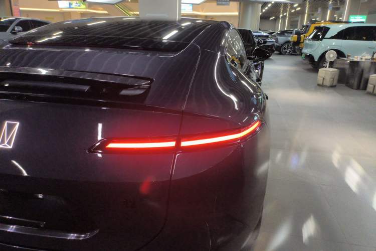 Used  12 2023 700 Three-Laser Rear-Wheel Drive Luxury Edition
