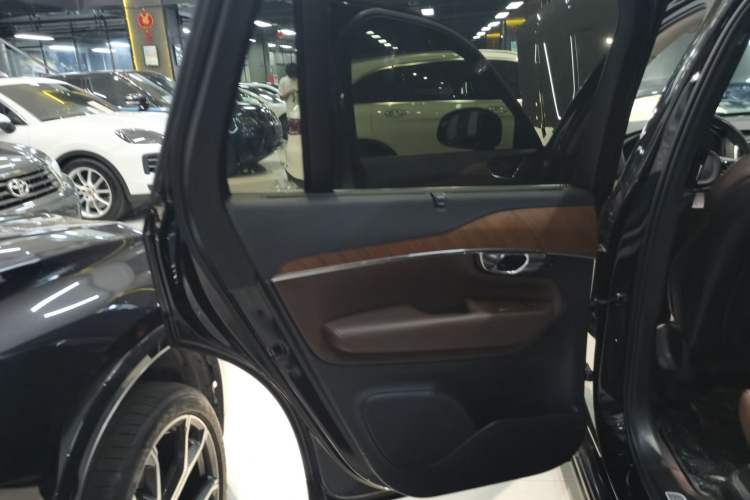 Used Volvo XC90 2020 Facelifted T6 Zhiyi Luxury 7-Seater
