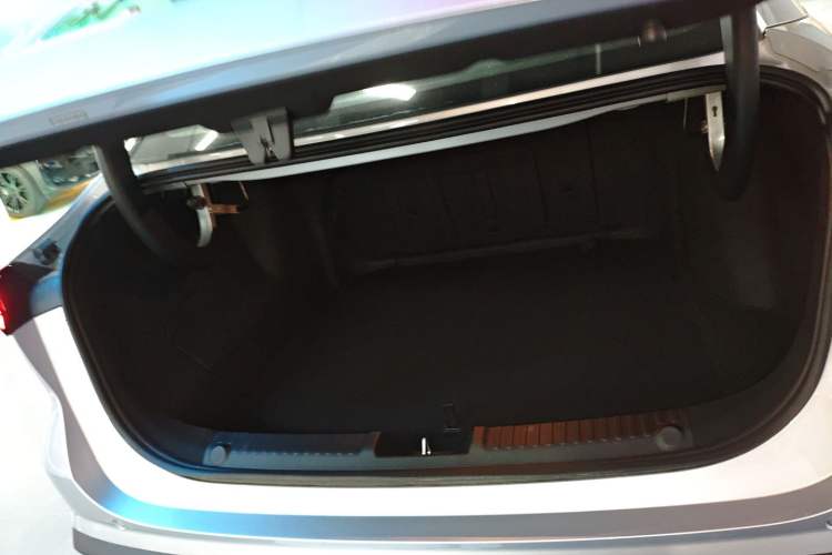 Used  L6 2025 EM-i 140km Starship Edition