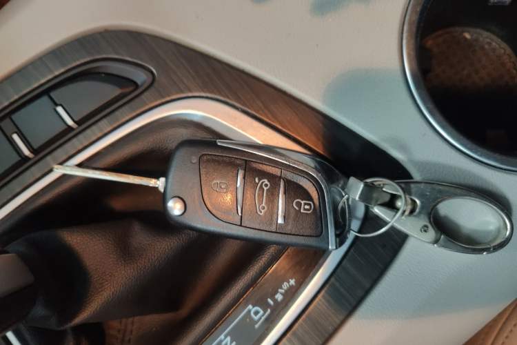 Used Huasong 7 2017 2.0T Automatic Standard Edition
