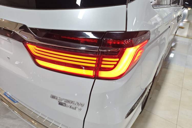 Used Honda Elysion 2024 2.0L eHEV Luxury Edition
