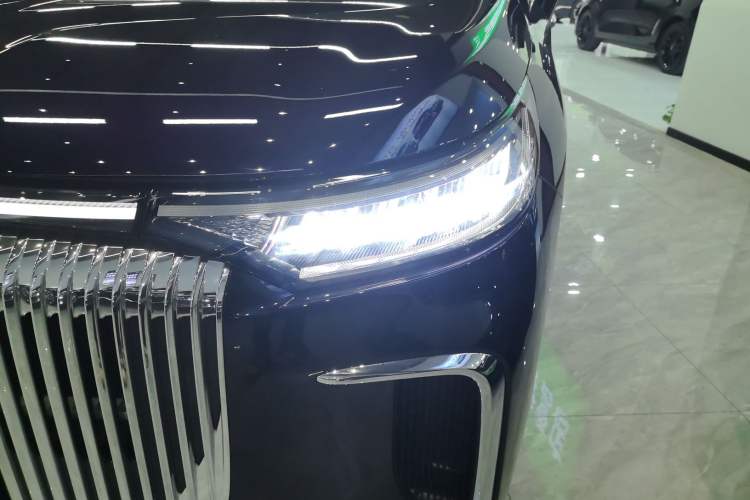 Used VOYAH Dream 2025 PHEV Four-Wheel-Drive Flagship Kunpeng Edition
