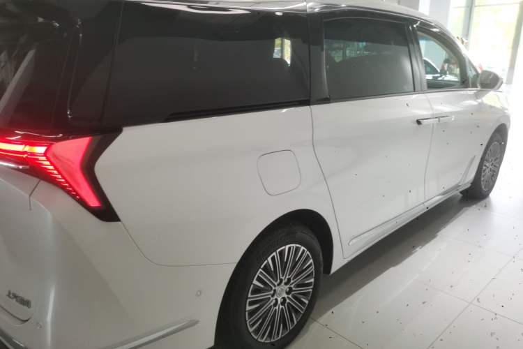 Used Buick GL8 New Energy 2024 Lu Zun Luxury Edition 7-Seater
