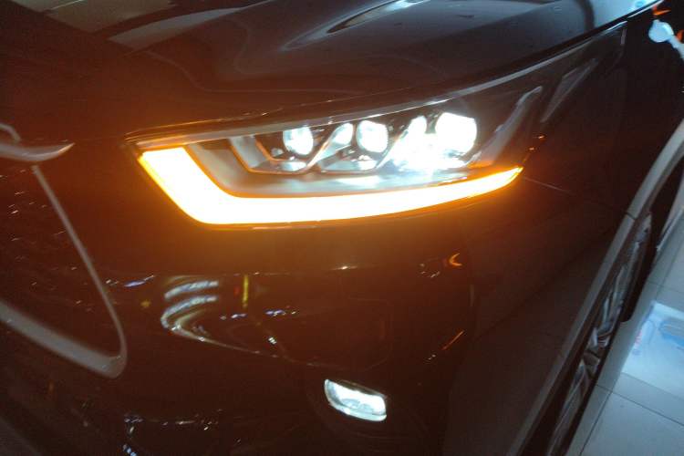 Used Toyota Highlander 2024 2.5L Smart Electric Hybrid Dual-Motor Two-Wheel Drive Luxury Version 7 Seats
