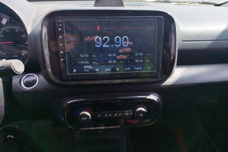 Used Roewe Clever 2021 302 km New Four-Seater Super-Efficient Version
