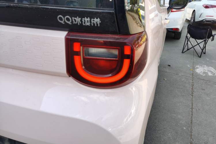 Used Chery QQ Ice Cream 2022 170km Sundae Phosphate Lithium-Ion
