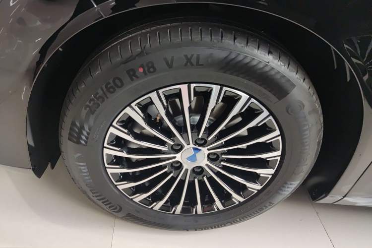 Used Denza D9 2024 DM-i 980 Four-Wheel Drive Prestige Model
