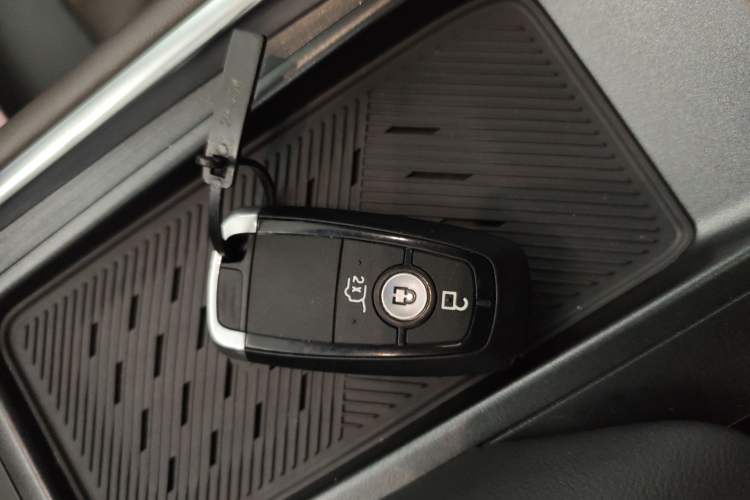 Used Ford Edge 2025 Ford Explorer L 2.0T EcoBoost E-Hybrid Four-Wheel-Drive 7-Seater Supreme Model
