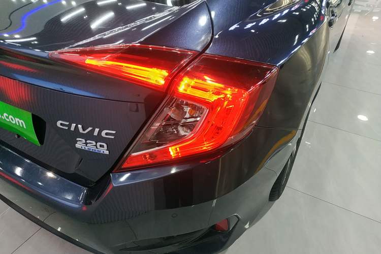 Used Honda Civic 2016 220TURBO CVT Luxury Edition
