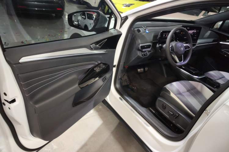 Used Volkswagen ID.4 CROZZ 2022 Long-Range PURE+ Edition
