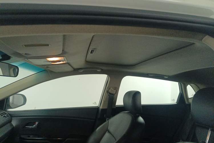 Used Kia K2 2012 Hatchback 1.6L AT Premium Commemorative Edition
