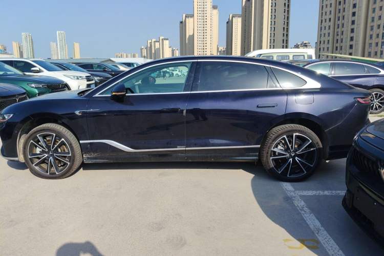 Used VOYAH PASSION 2024 PHEV Four-Wheel Drive Ultra-Long Range Flagship Model
