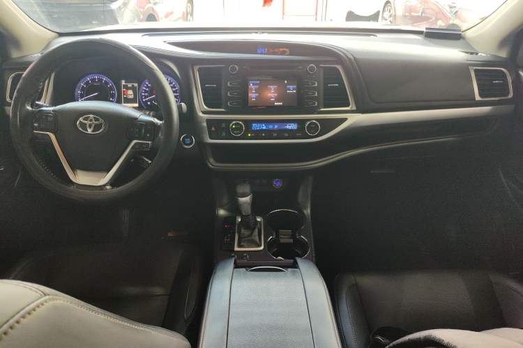 Used Toyota Highlander 2018 2.0T Four-Wheel Drive Luxury Edition 7 Seats China V Emission Standard
